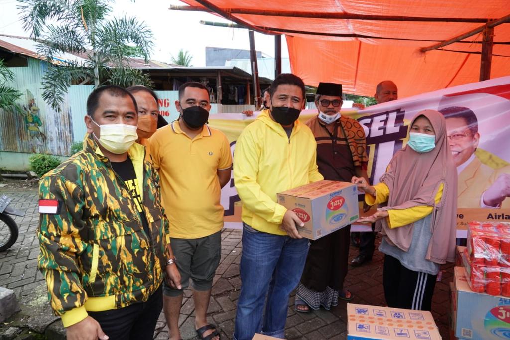 Golkar Peduli Ringankan Beban Korban Banjir di Makassar